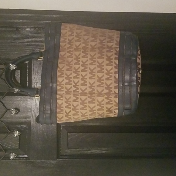 Women's Michael Kors Handbag; Navy Blue and Tan; 15 1/2x12 with 6" Handles - Picture 4 of 11